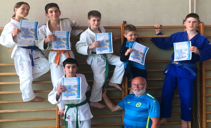 Die erfolgreichen Judokas des JZ Rapso mit Trainer Günther Brandtner. Foto: JZ Rapso