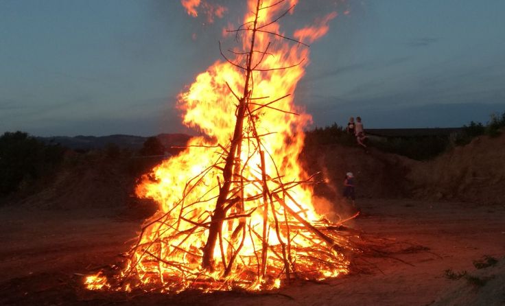 Die SPÖ Hartkirchen lädt zum Sonnwendfeuer. Foto: Schatzl