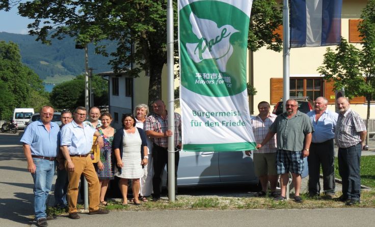 Beim Hissen der Flagge 2015 in Nußdorf. Foto: Paul Ettl