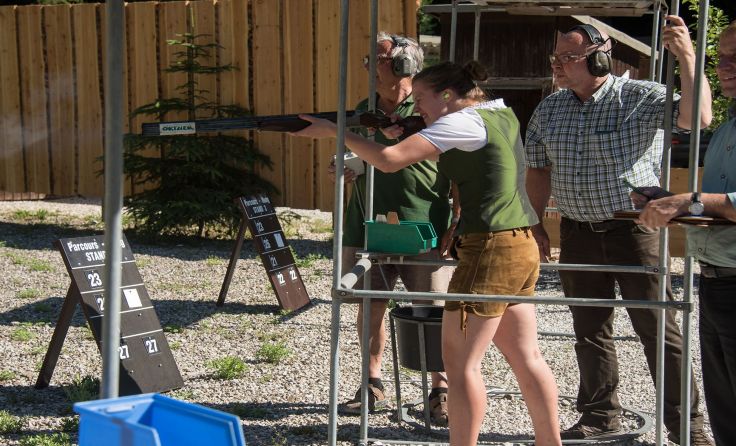 Zielsicher zeigte sich Angelika Nömayr bei der Schießprüfung in Viecht. Foto: F. Braunsberger