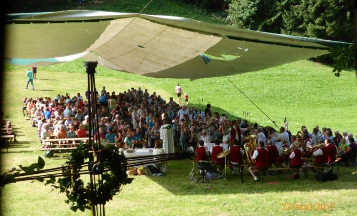 Die Messe findet am Sattel zwischen Großen und Kleinen Landsberg statt. Foto: FF Pernzell