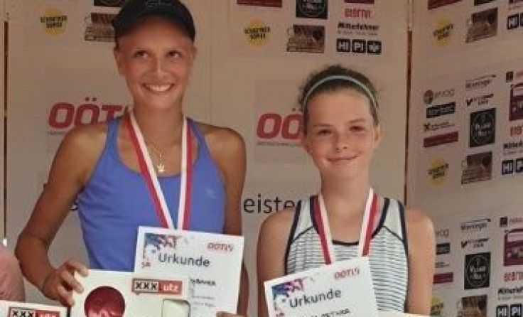 Laura Ortner (r.) mit ihrer Doppelpartnerin Theresa Stabauer. Foto: Tennisclub Kirchdorf