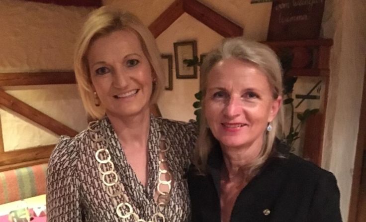 Iris Häuserer (l.) übernimmt die Funktion von Gabriele Hofer-Stelzhammer. Foto: SI Club Eferding