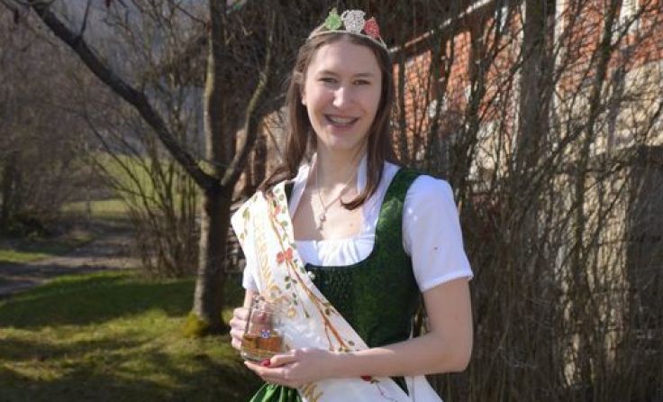 Mostprinzessin Elisabeth Stogmeyer sucht ihre Nachfolgerin. Foto: Ortsbauernschaft Hartkirchen