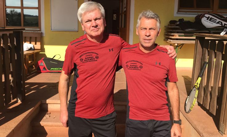 Franz Eschlböck und 45+ Mannschaftsführer Thomas Plechinger. Foto: URTC Prambachkirchen
