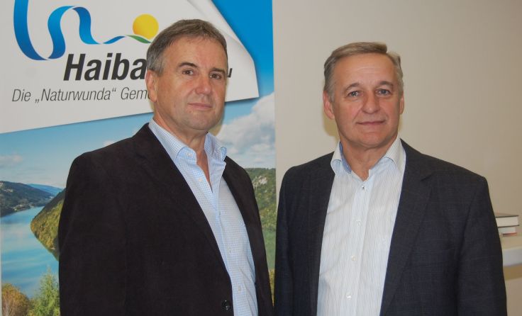Horst Pühringer (l.) mit Bürgermeister Franz Straßl Foto: S.Rathmayr