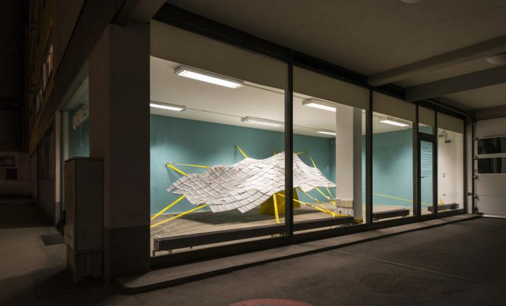 Die Rauminstallation QVERLESEN (Foto: Otto Saxinger)