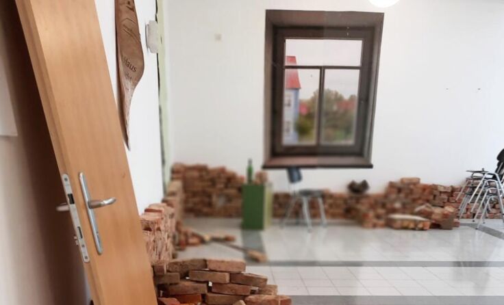 Auch Türen und Fenster stehen bereit. (Foto: Kunstuniversität Linz)