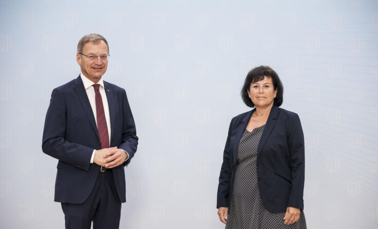 LH Thomas Stelzer und Soziallandesrätin Birgit Gerstorfer (Foto: Land OÖ/Max Mayrhofer)