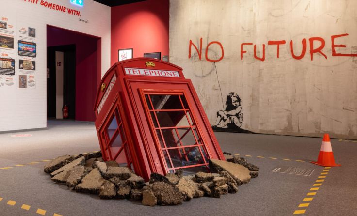 Banksys versinkende Telefonzelle (Foto: Dominik Gruss)