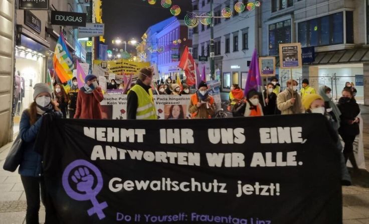 Demonstration am Internationalen Tag gegen Gewalt an Frauen (Foto: Do It Yourself: Frauentag Linz)
