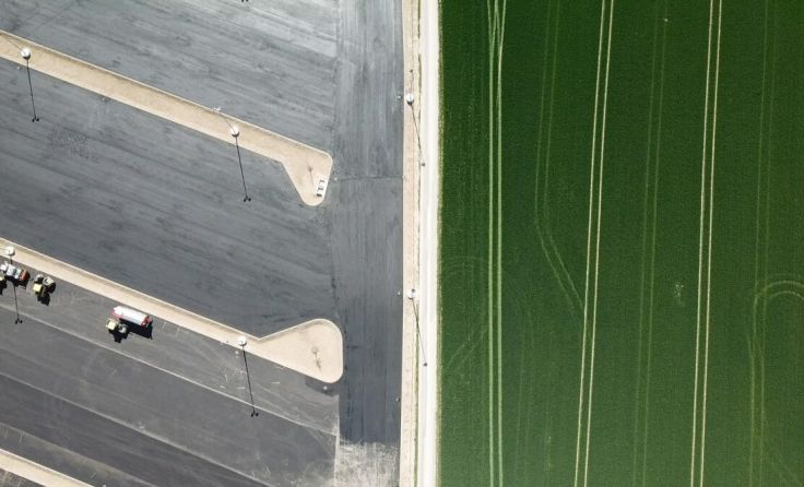 Verbaute Erde: Parkflächen statt Ackerland (Foto: ÖHV)