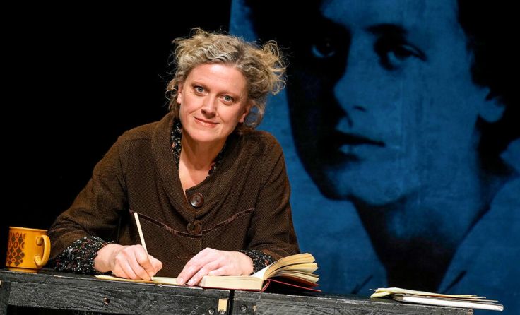 Simone Neumayr schlüpft in die Rolle der Milena Jesenská. (Foto: Reinhard Winkler)
