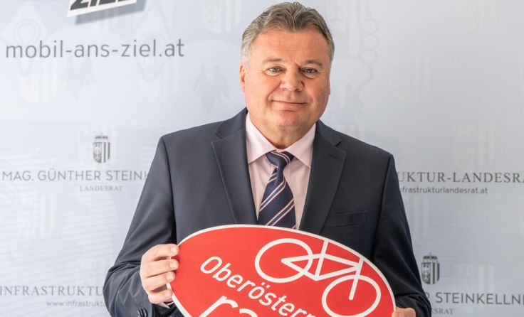 LR Günther Steinkellner motiviert zum Kilometer sammeln. (Foto: Land OÖ/Lisa Schaffner)