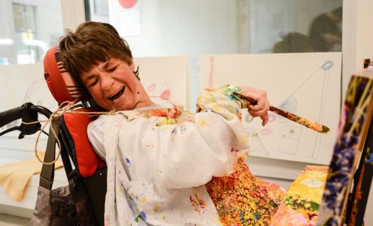 Elisabeth Hofmann lebt für das Malen. (Foto: Lebenshilfe OÖ)