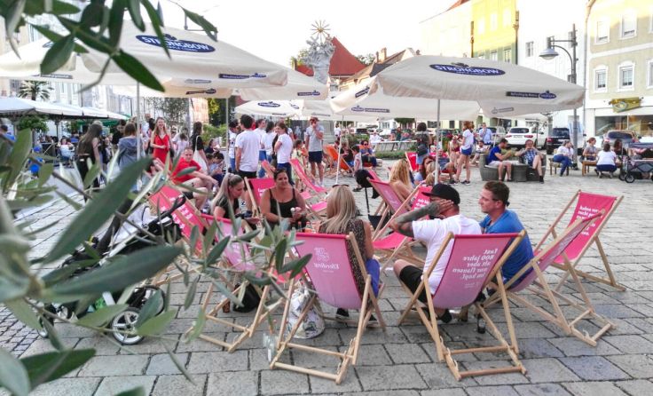 Sie gehört schon zum Sommer in Eferding dazu: die Summer Lounge (Foto: Birgit Rauscher)