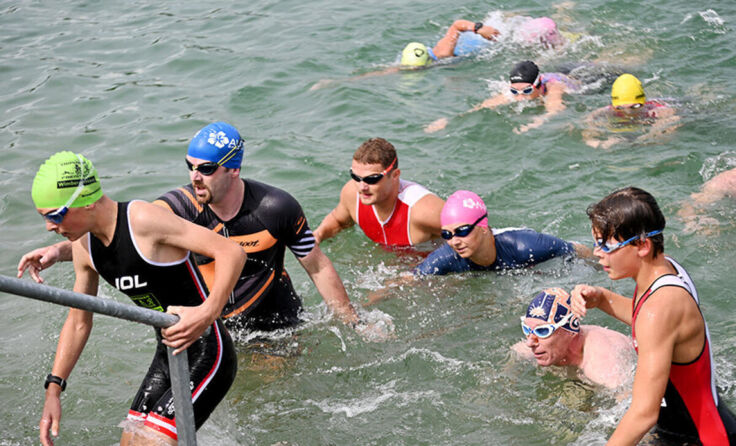 Los geht's mit Schwimmen. (Foto: Gerhard Aiglstorfer)