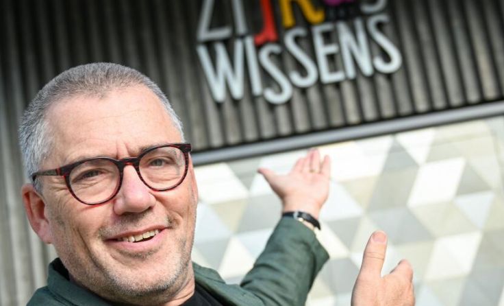 Zirkusdirektor Airan Berg lädt ein in den Zirkus des Wissens. (Foto: JKU)