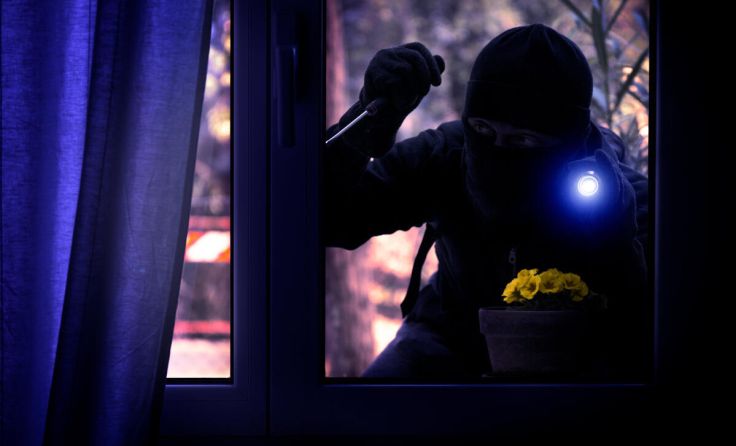 Kriminelle nutzen den Schutz der Dunkelheit. (Foto: akhenatonimages/stock.adobe.com)