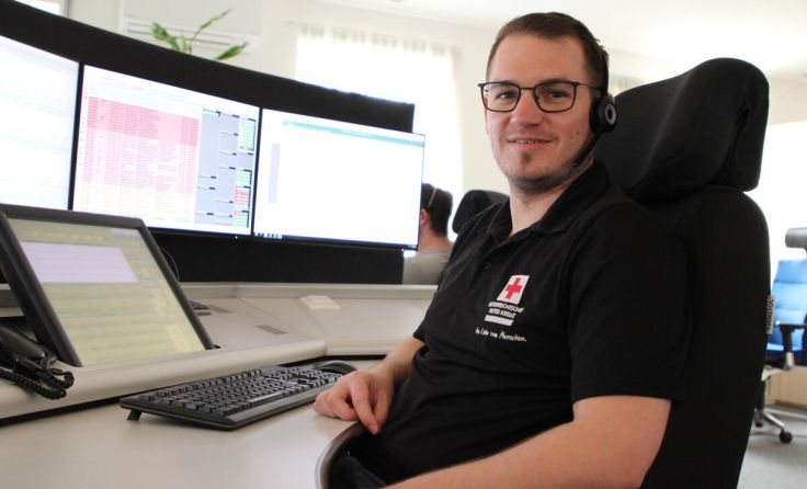 Pascal Pointl ist Disponent an der Rettungsleitstelle Linz-Mühlviertel. (Foto: OÖRK/Hartl)