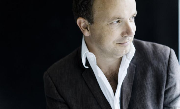 Roland Kluttig dirigiert die AK Classics am 11. Mai im Brucknerhaus (Foto: Marco Borggreve)