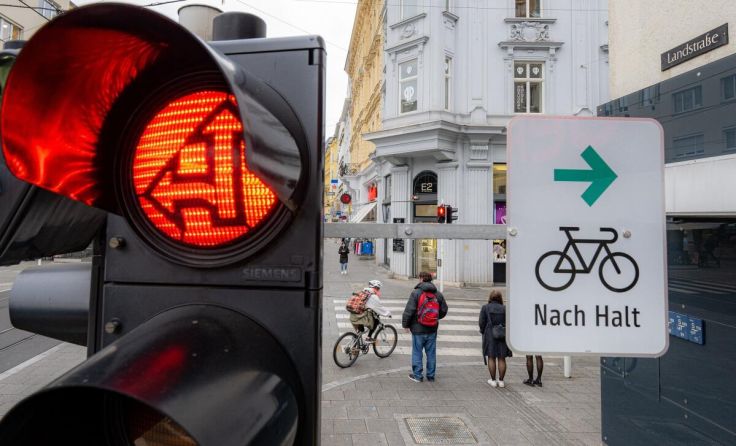 Dieses Verkehrszeichen erlaubt das Abbiegen bei Rot. (Foto: Fotokerschi.at/Kerschbaummayr)