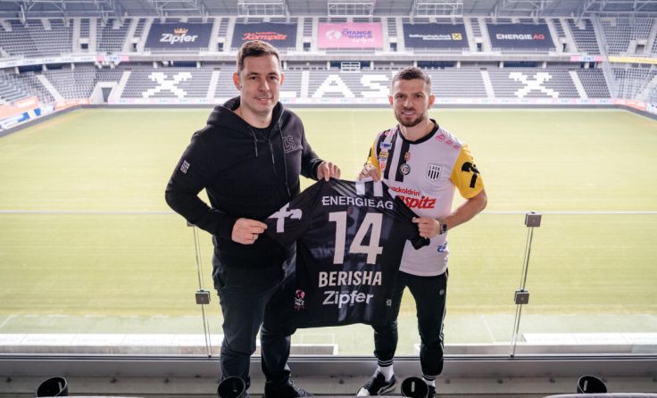 Sport-GF Radovan Vujanovic (l.) mit Valon Berisha (Foto: Lask)