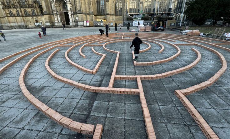 Labyrinth am Linzer Domplatz (Foto: Team Jugend und junge Erwachsene / kj oö)