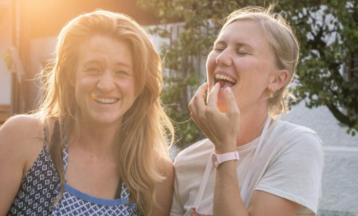 Franziska Murauer (l.) und Tanja Moser teilen die Leidenschaft fürs Backen. (Foto: Kathleen Amberg)