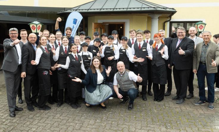 19 junge Talente übernahmen für einen Tag s'Wirtshaus zu Pichling. (Foto: Cityfoto.at/Pelzl)