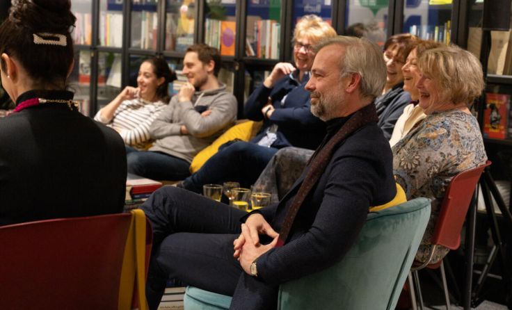 In gemütlicher Atmosphäre werden die Bücher besprochen. (Foto: Thalia/Agnes Mutschler)