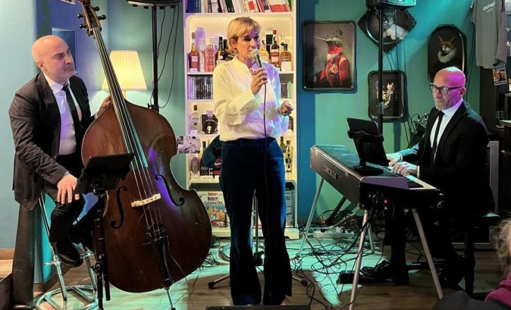 Valérie Sajdik sang beim Chansonsabend im La Petite France am Linzer Graben. (Foto: studio e, Linz)