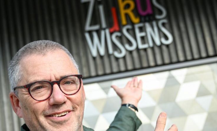 Zirkusdirektor Airan Berg lädt ein in den Zirkus des Wissens. (Foto: JKU)