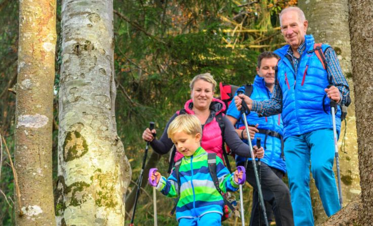 Wandern ist bei Jung und Alt beliebt (Foto: Alexander Rochau/stock.adobe.com)
