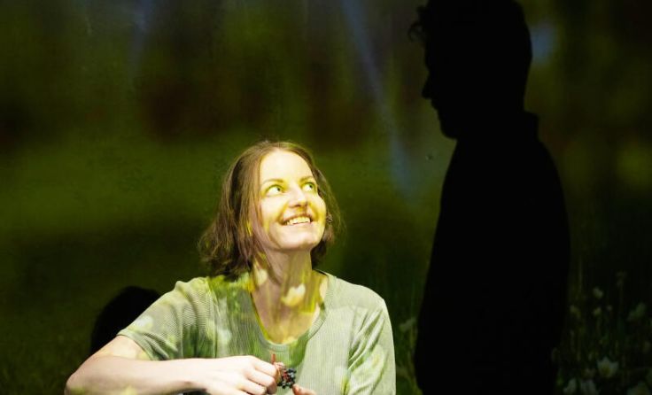 Ensemblemitglied Lisa Kröll schlüpft in die Rolle von Isa (Foto: Reinhard Winkler)