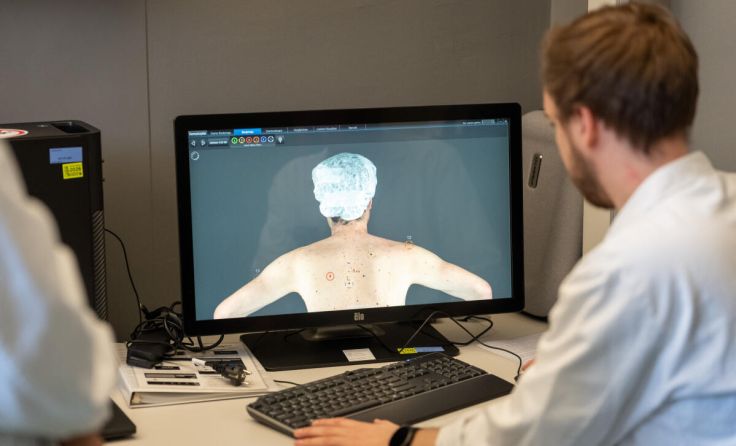 Der Körper wird millimetergenau gescannt. (Foto: KUK/Dominik Derflinger)