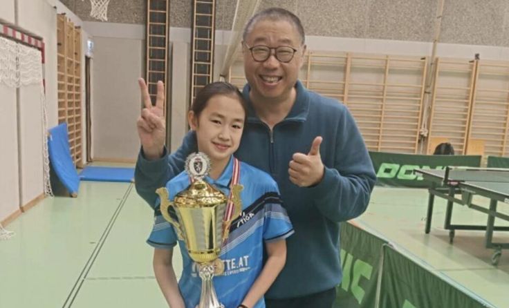 Mai Wu mit ihrem Trainer Bian Yadong (Foto: TTV Bindermichl)