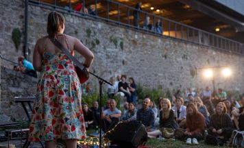 Aus Sofar Sounds wird Secret Sounds: Überraschungskonzerte in Linz starten neu durch 