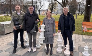 Neue Schachfiguren für den Volksgarten