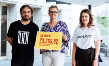 Linzer Schauspielensemble sammelt über 23.000 Euro für Gewaltschutzzentrum