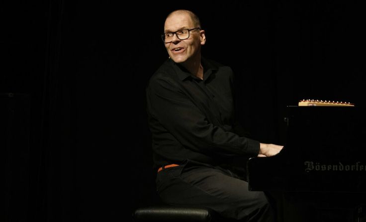 David Wagner begleitet den Abend am Klavier. (Foto: reinhard winkler)