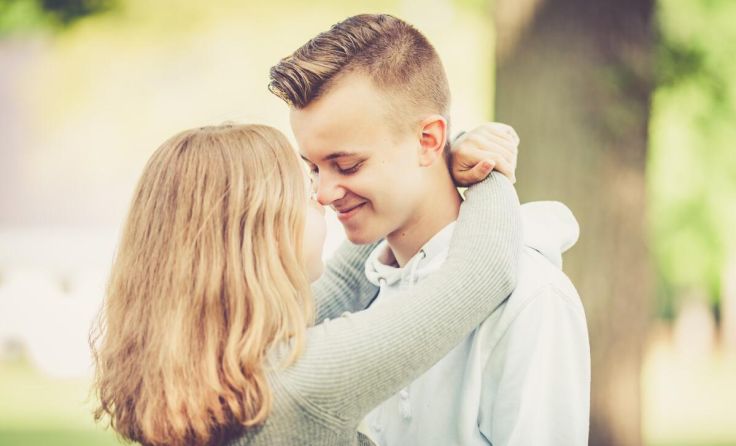 Die erste Liebe bringt auch viele Fragen mit sich. (Foto: Ramona Heim/stock.adobe.com)