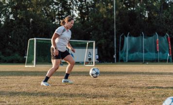 22-jährige Fußballerin nach Hüft-OP zurück am Platz