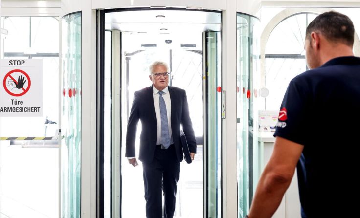 Der Linzer Ex-Bürgermeister Klaus Luger am Landesgericht Linz (Foto: VOLKER WEIHBOLD)