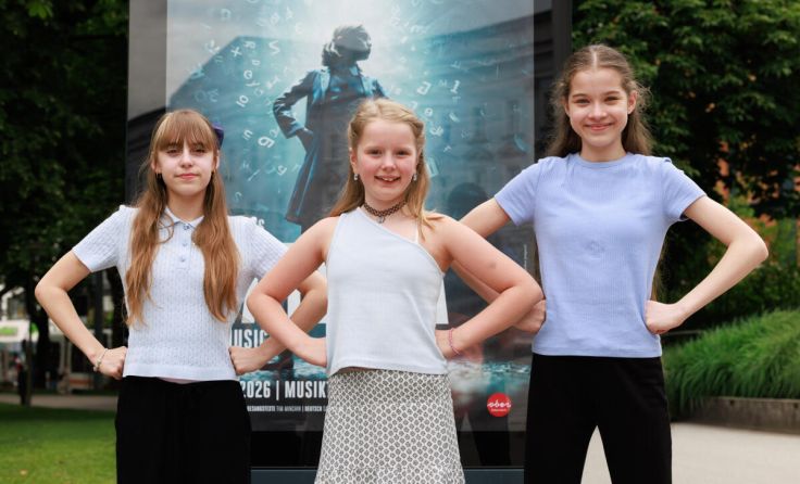 Leonie (v. l.), Valerie und Ines teilen sich die Rolle der Matilda. (Foto: PHILIP BRUNNADER)