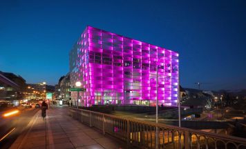 Kampf gegen Brustkrebs: AEC erstrahlt am 1. Oktober in Pink