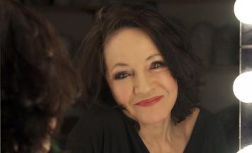 Maria Bill bringt Edith Piafs Chansons auf die Posthof-Bühne