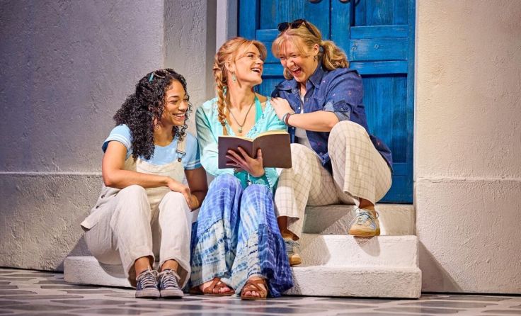 „Mamma Mia“ kommt als Sommergastspiel 2027 ins Linzer Musiktheater. (Foto: Brinkhoff-Moegenburg)