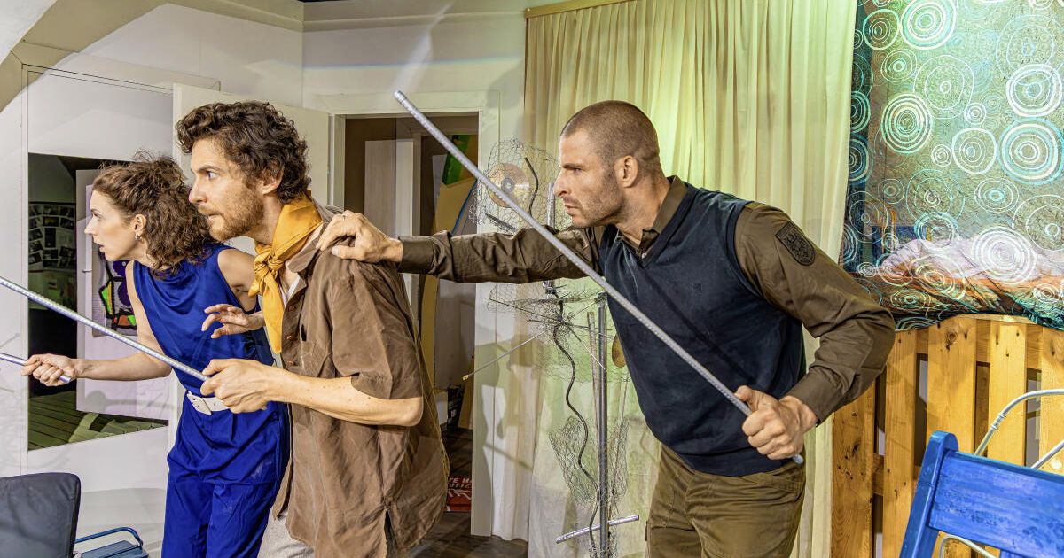 Skillful play with light and dark: acclaimed premiere at the Linz Cellar ...
