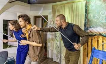 Gekonntes Spiel mit Licht und Dunkel: umjubelte Premiere im Linzer Kellertheater